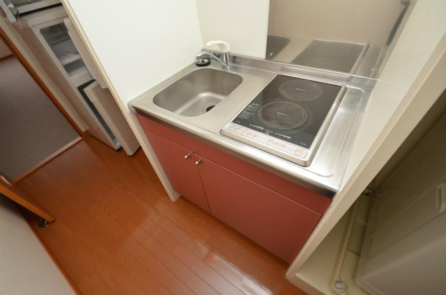 北九州市八幡西区楠橋西２丁目のアパートのキッチン