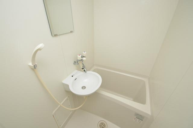 北九州市八幡西区楠橋西２丁目のアパートの浴室