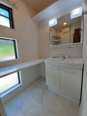 【洗面所】 | アクアマリン | 忙しい朝には欠かせない洗面所です