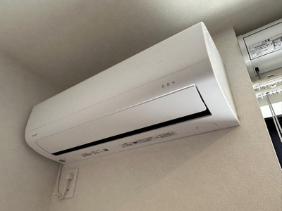 【設備】 | クレージュ | 暑い夏や寒い冬に大活躍のエアコン付きです☆冷暖房完備で1年中快適に過ごせます♪