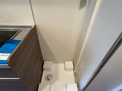 【設備】 | クレージュ | キッチン横にある室内洗濯機置き場です♪防水パンが付いているので万が一の漏水にも安心です！
