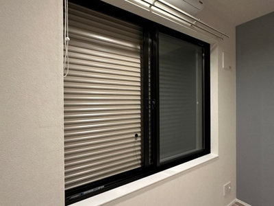 【セキュリティ】 | クレージュ | 防犯シャッター雨戸付きなので夜やお出かけ時も安心です！雨戸は冬場の寒さ対策にもなります◎