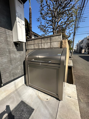 【その他共用部分】 | クレージュ | 敷地内ごみ置き場でごみ出しもらくらく～♪忙しい社会人さんや学生さんにもうってつけ！