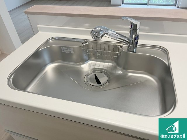 神戸市北区君影町　新築一戸建ての設備|蛇口の先端に浄水器を内蔵しています！原水と浄水、お湯と冷水、シャワーの切替えがワンタッチなので用途によって使い分けられます。