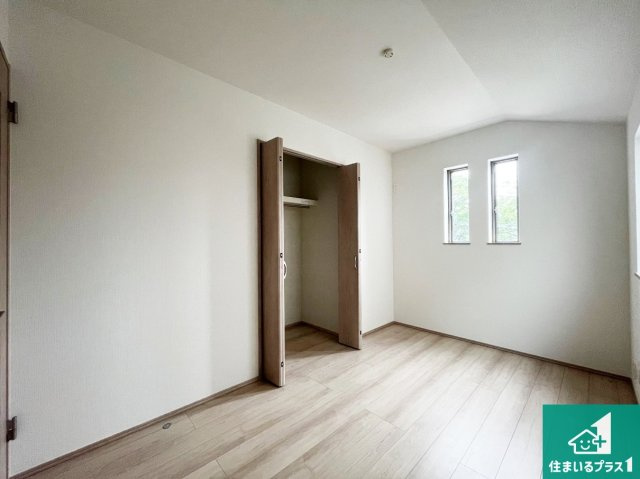 神戸市北区君影町　新築一戸建ての洋室|収納スペースが充実しているので子供の成長に合わせてたくさん収納ができます！家族構成に合わせた様々な活用ができる収納！