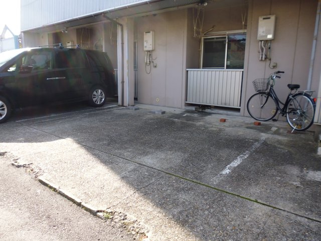 ガーデンパレスの駐車場