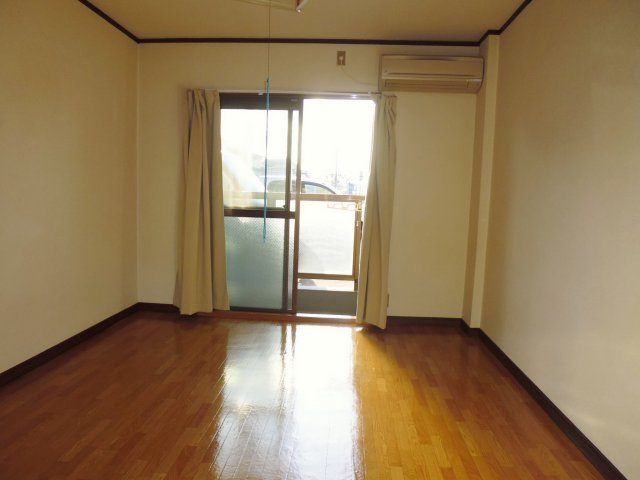 ハイツヤマネの洋室