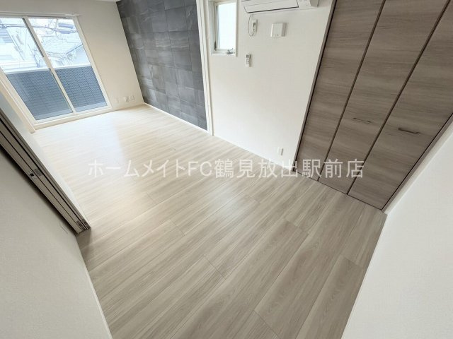 大阪市鶴見区放出東３丁目のアパートの洋室
