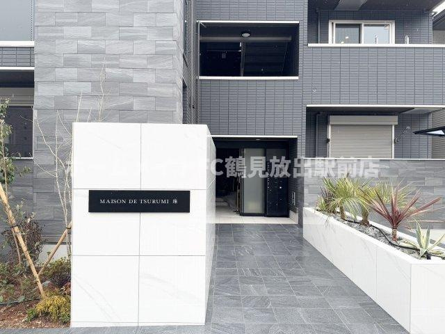 大阪市鶴見区放出東３丁目のアパートのエントランス