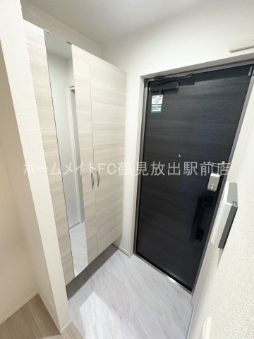 大阪市鶴見区放出東３丁目のアパートの玄関