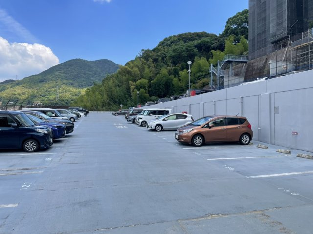 コアマンション長崎ガーデンヒルズの駐車場|屋外駐車場を撮影したものです。