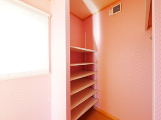 【その他】 | 甲府市白井町 H21年築・ガレージ付オール電化 敷地162坪 | 2階西側の洋室のウォークインクローゼット