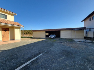 【外観】 | 甲府市白井町 H21年築・ガレージ付オール電化 敷地162坪 | ガレージ　荷物は全部撤去されます。