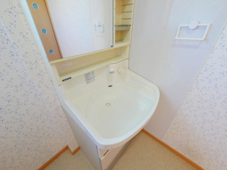 【洗面所】 | 甲府市白井町 H21年築・ガレージ付オール電化 敷地162坪 | まだまだ使用可能な洗面台