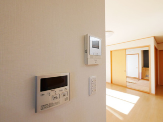 【防犯設備】 | 甲府市白井町 H21年築・ガレージ付オール電化 敷地162坪 | モニター付きインターホン