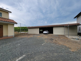 【外観】 | 甲府市白井町 H21年築・ガレージ付オール電化 敷地162坪 | このガレージも販売対象です。