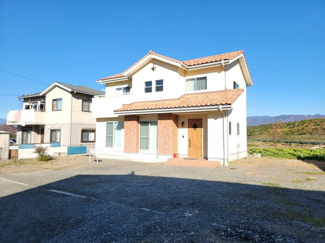 【外観】 | 甲府市白井町 H21年築・ガレージ付オール電化 敷地162坪 | 甲府市白井町 H21年築・ガレージ付オール電化 敷地162坪　南道路で日当り良好