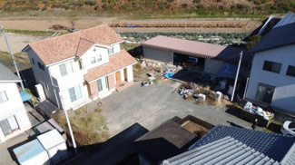 【外観】 | 甲府市白井町 H21年築・ガレージ付オール電化 敷地162坪 | 大型ガレージ付き　車やバイクの保管・お仕事道具の保管などに