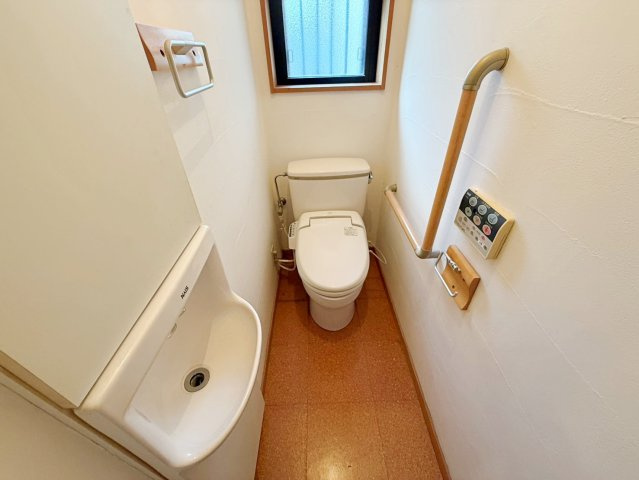 泉大津市板原町3丁目　中古戸建のトイレ