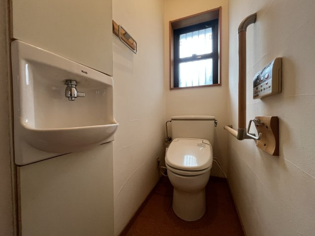 泉大津市板原町3丁目　中古戸建のトイレ