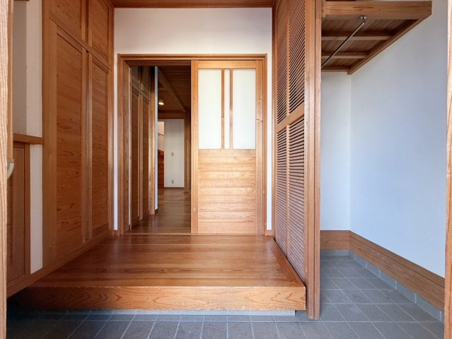 泉大津市板原町3丁目　中古戸建の玄関