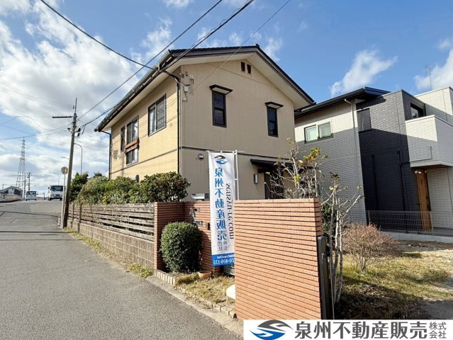 泉大津市板原町3丁目　中古戸建の外観|ぬくもりのある木の香りに包まれた木のお家。
土地約60坪で広々としたお庭がございます。