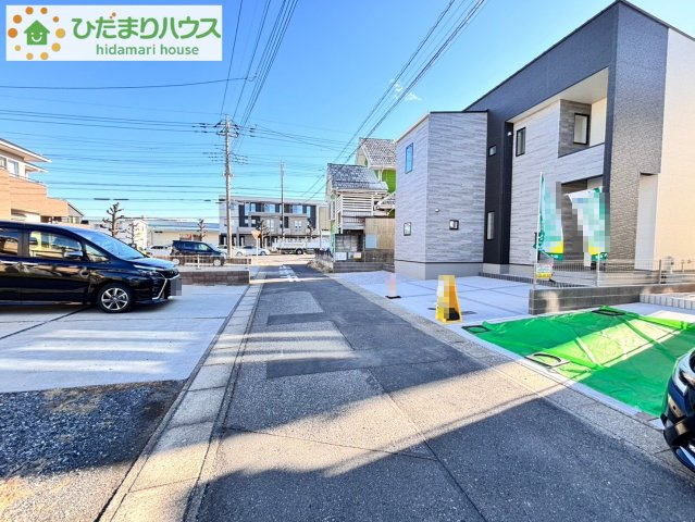 深谷市上柴　第36期　新築一戸建て　ワイウッドコート　02の前面道路含む現地写真