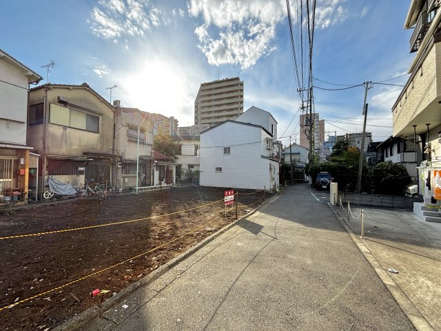 板橋区仲宿　売地の前面道路含む現地写真