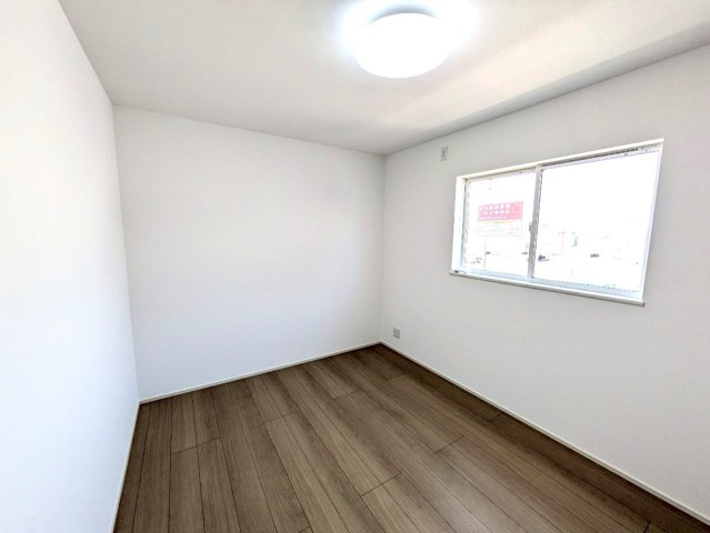 【洋室】 | 落ち着いた色調の洋室です