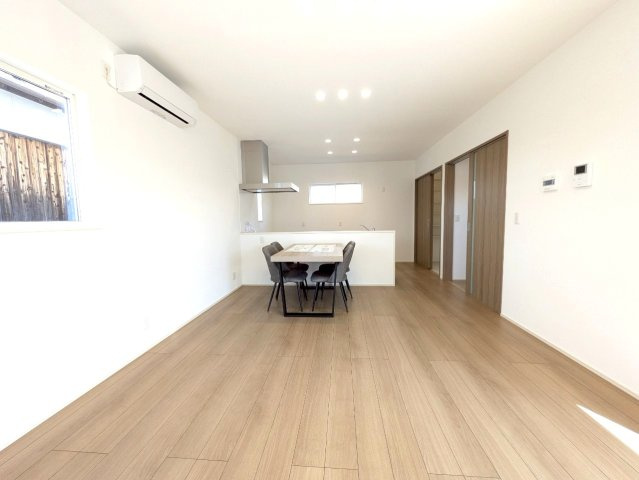 【居間・リビング】 | こちらのリビングで趣味の時間をお楽しみください