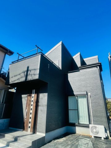 あきる野市草花　築浅中古戸建の外観|スタイリッシュな外観です！