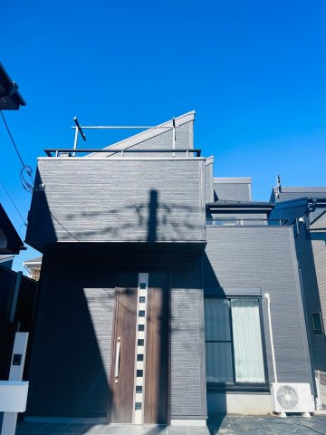 あきる野市草花　築浅中古戸建の外観|外観は人気のダーク色になります☆