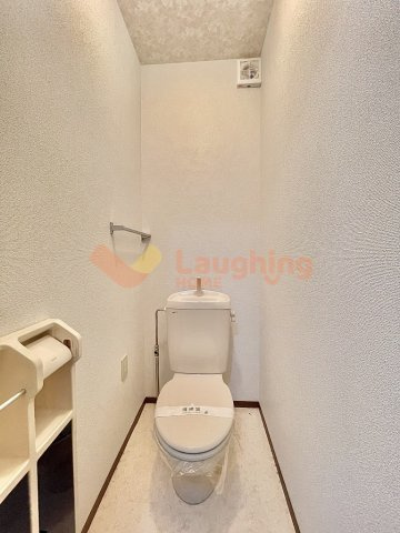 久留米市津福本町のアパートのトイレ|落ち着いた色調のトイレです