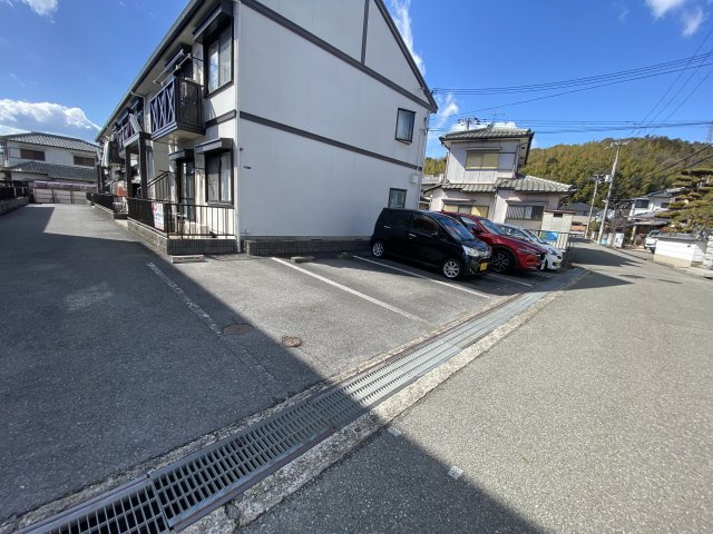 フレグランス北平野の駐車場