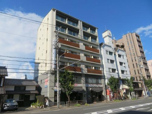 グランドーリア西院の外観