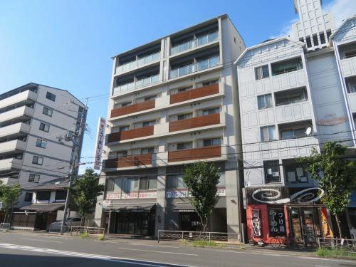 グランドーリア西院の外観