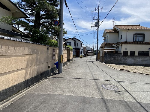 下鴨中川原町中古戸建の前面道路含む現地写真