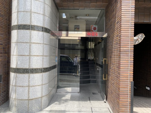 メロディーハイム二条城の玄関