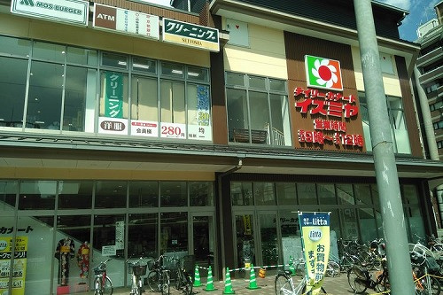 メロディーハイム二条城の周辺|南向かいの「カナートイズミヤ堀川丸太町店」