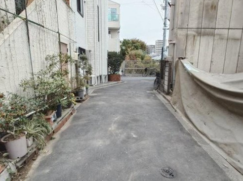 台東区根岸３丁目の売地の前面道路含む現地写真