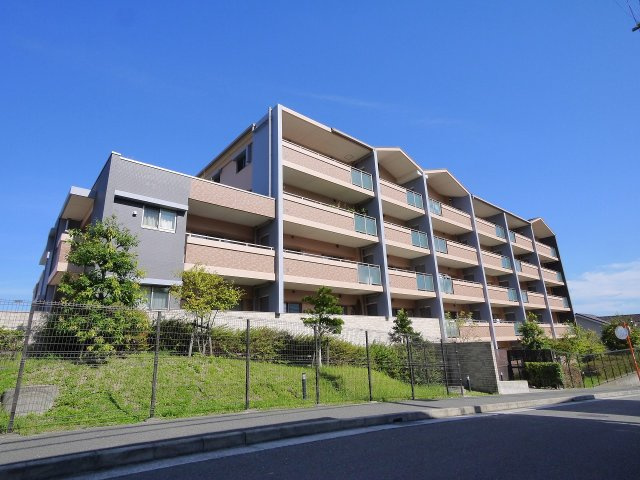 ローレルスクエア白庭台3番館の外観