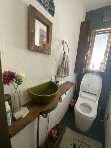 【トイレ】 | 北区龍田4丁目 | ☆温水洗浄便座☆１階と２階それぞれにトイレがあります♪1階トイレには洗面台付きで衛生面が確保されています♪☆