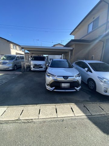【駐車場】 | 北区龍田4丁目 | ☆カーポート付き♪車3台駐車可能です♪(合計4台駐車可能！)バイクの置き場も確保可能です♪☆