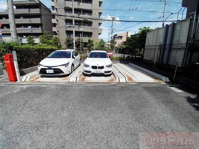 グリーングラス魚崎の駐車場