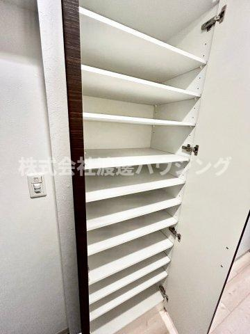 Ksスクエア江坂の収納|天井高シューズBOX