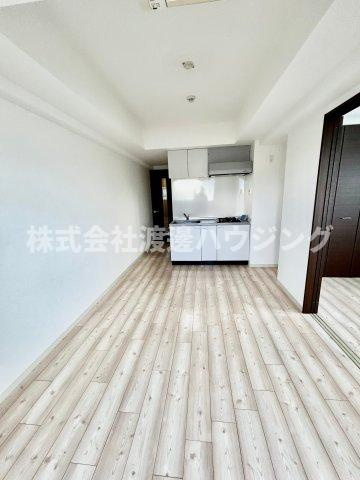 Ksスクエア江坂の居間・リビング