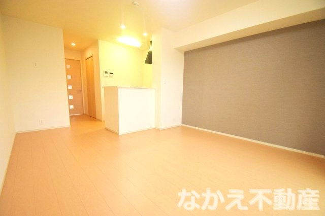 【居間・リビング】 | こちらの居間で趣味の時間をお楽しみください