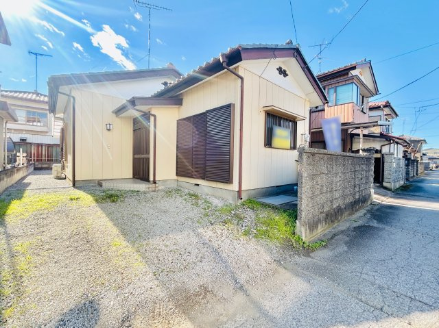 館林市小桑原町の前面道路含む現地写真|お車を確保しながらお庭のスペースも◎