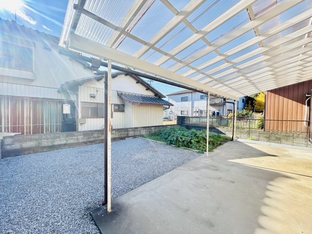 館林市小桑原町の前面道路含む現地写真|南側のお庭で家庭菜園も実現♪