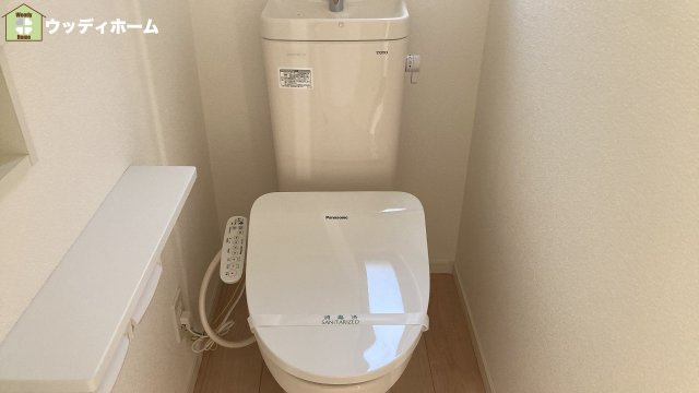 川口市石神　中古一戸建てのトイレ